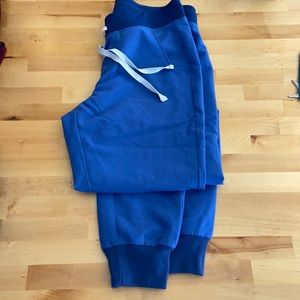 Women’s figs small joggers